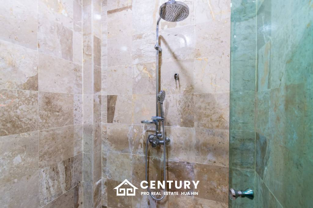 Large renovated 3 bed pool villa soi 114