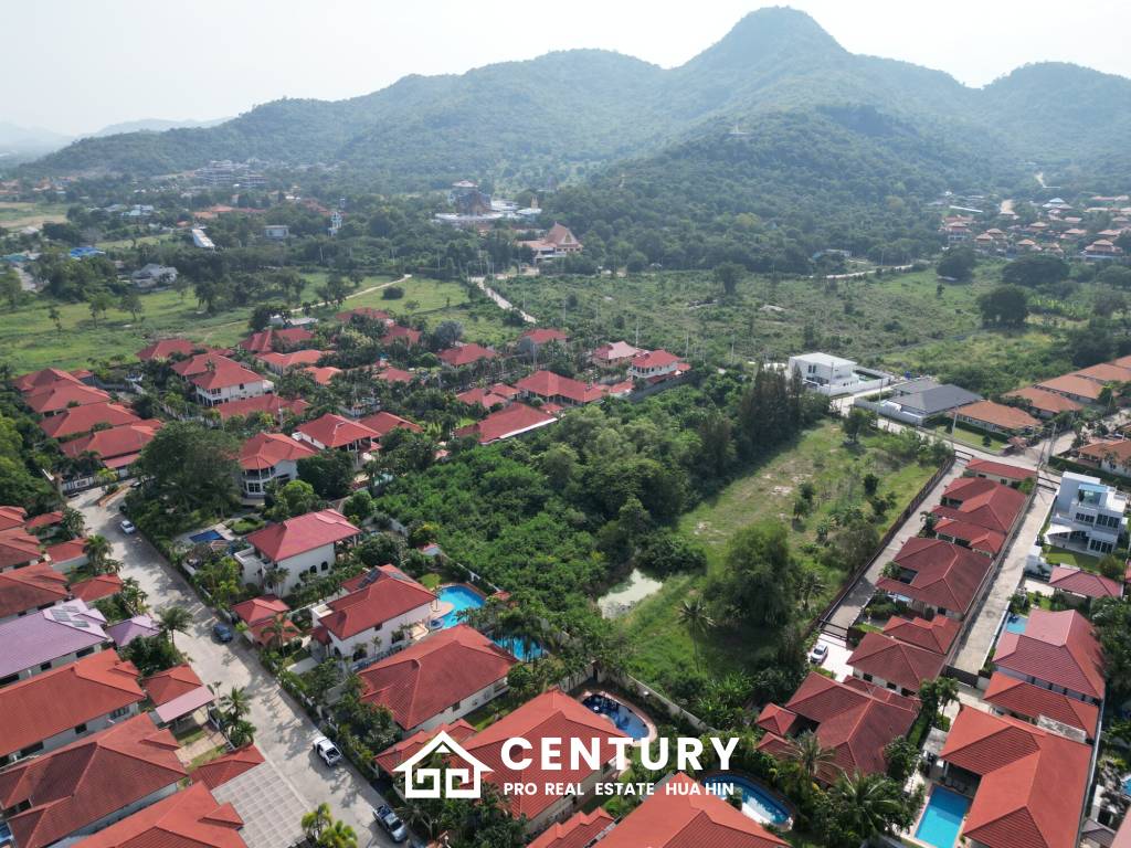 Large renovated 3 bed pool villa soi 114