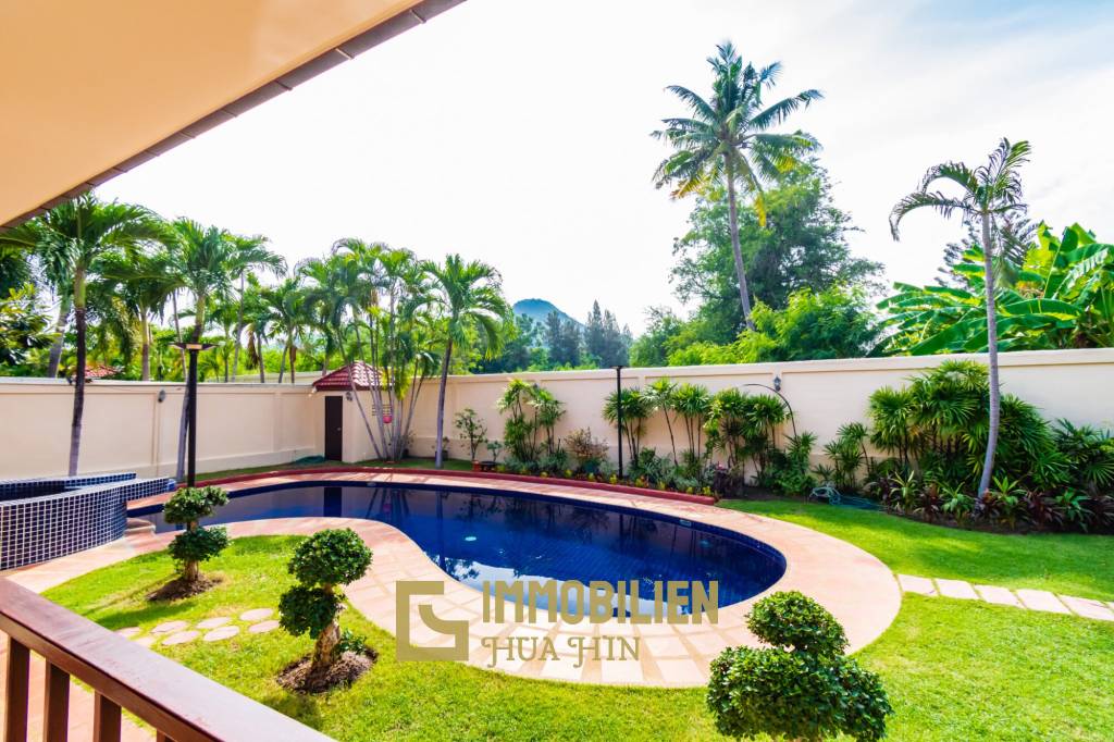 Large renovated 3 bed pool villa soi 114