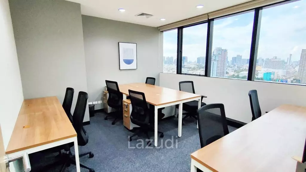 Service office for rent at Muang Thai Phatra Complex