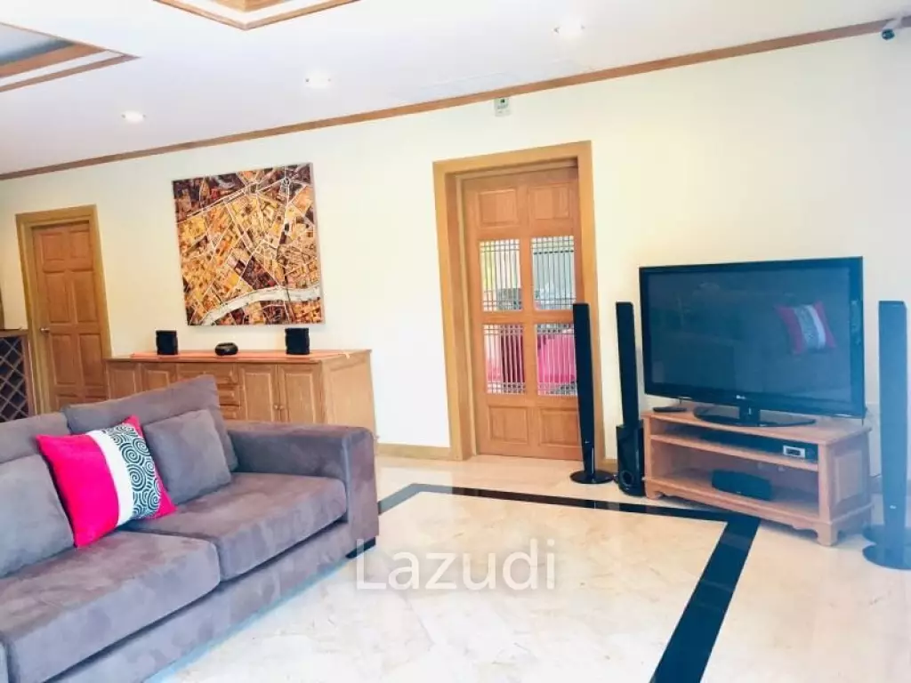Luxurious 5 Bedroom Hillside Pool Villa