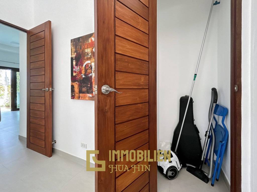 1,302 metro cuadrado 3 ` 3 Baño Villa de Venta