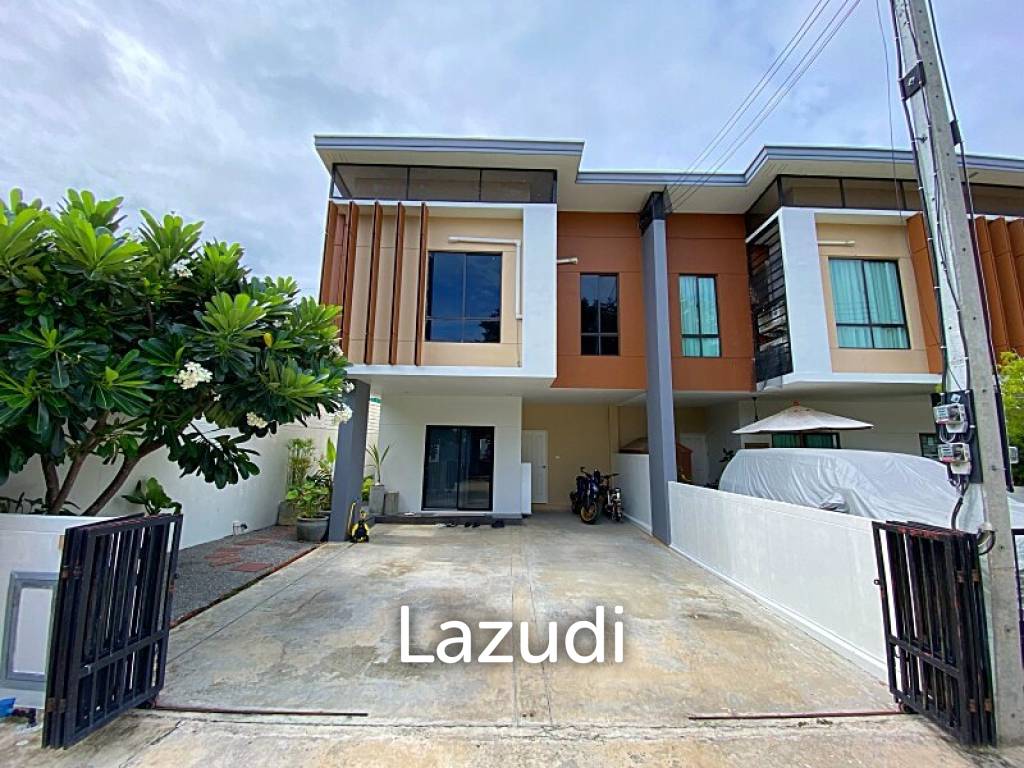 Renovated 3 Bed Townhouse For Sale in Lavallee Town 3