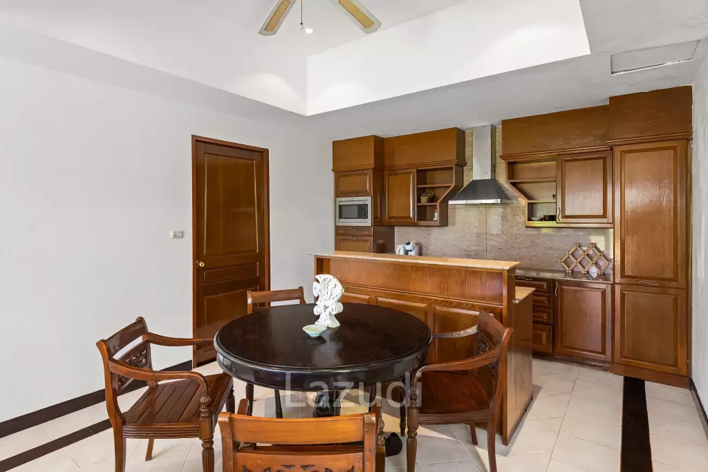 2,400 SQ.M Seaview Estate With 3 Villas