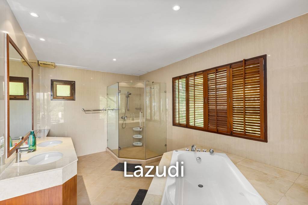 2,400 SQ.M Seaview Estate With 3 Villas