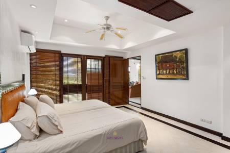 2,400 SQ.M Seaview Estate With 3 Villas