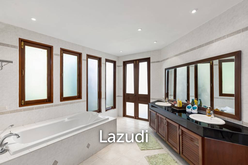 2,400 SQ.M Seaview Estate With 3 Villas