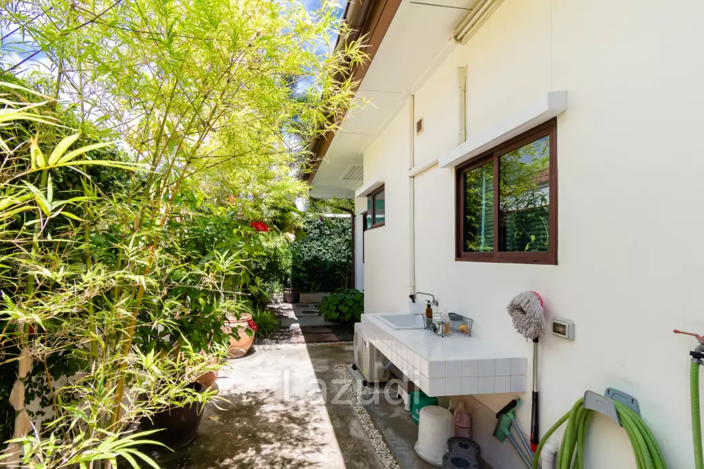 BUSABA  :  Superb 3 Bed Pool Villa near town