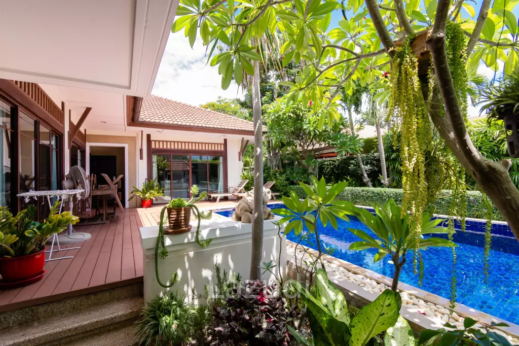 BUSABA  :  Superb 3 Bed Pool Villa near town