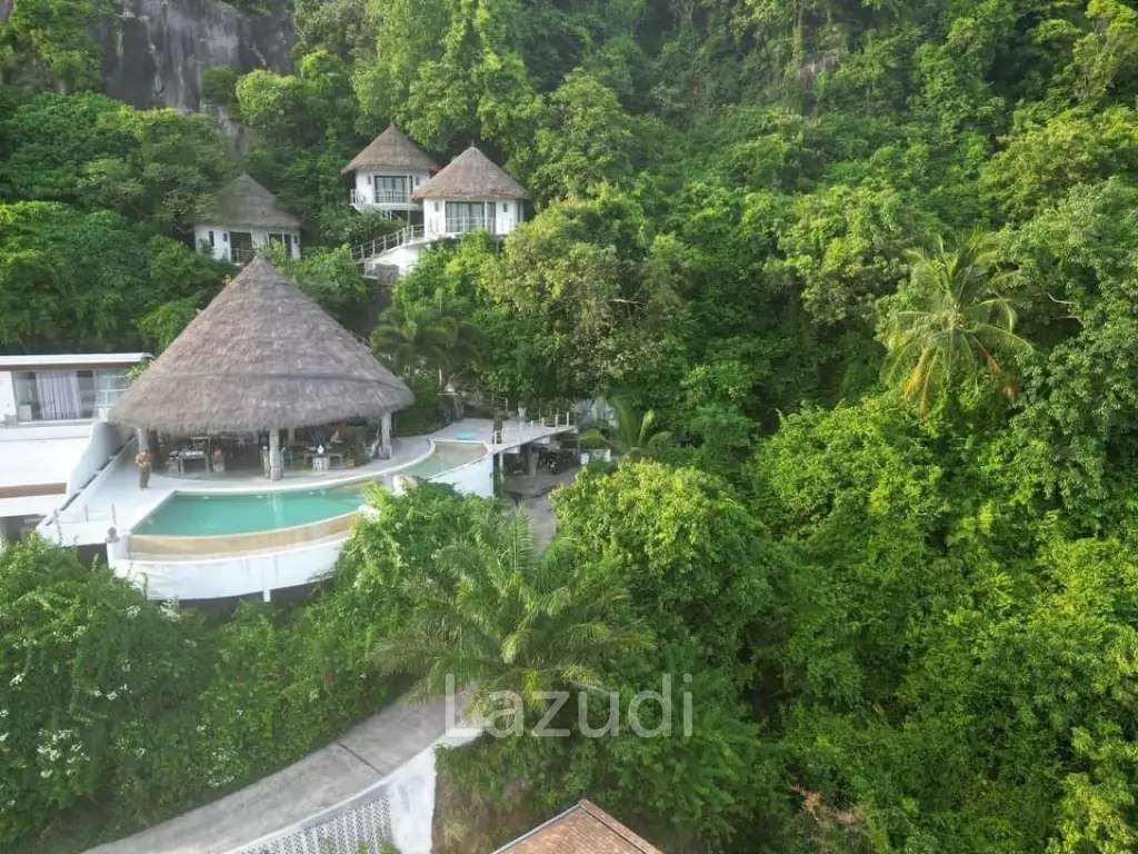 Balinese Bliss: Seaside Mountain Villa with a View