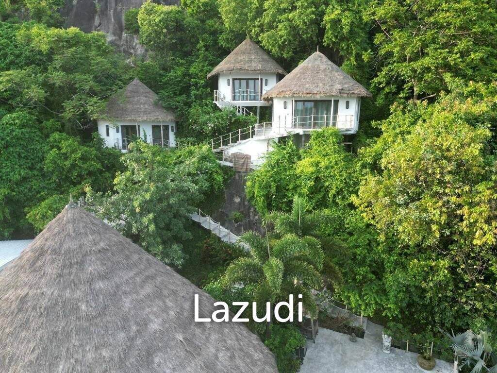 Balinese Bliss: Seaside Mountain Villa with a View