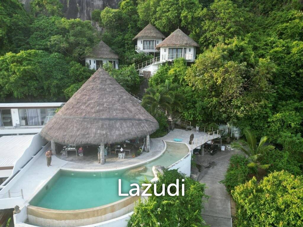 Balinese Bliss: Seaside Mountain Villa with a View