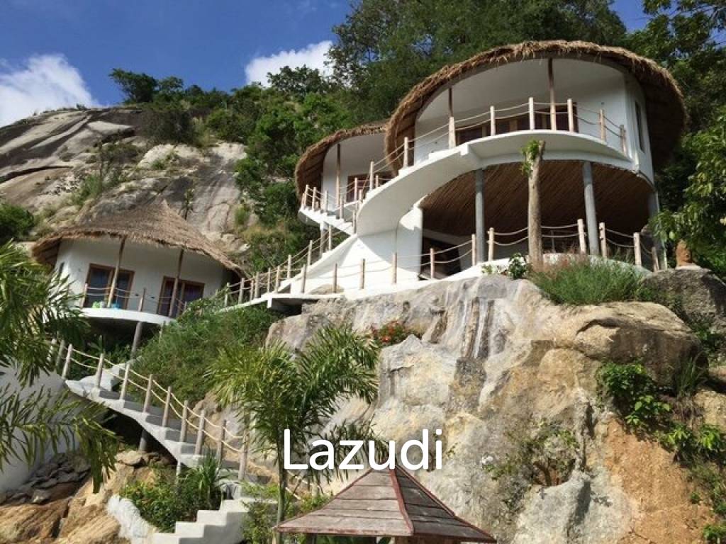 Balinese Bliss: Seaside Mountain Villa with a View