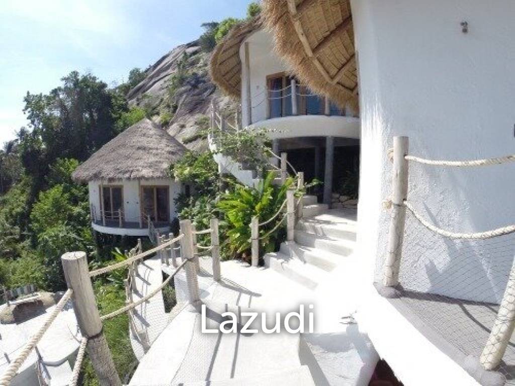 Balinese Bliss: Seaside Mountain Villa with a View
