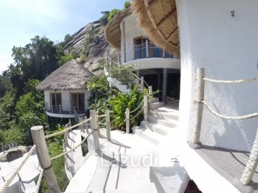 Balinese Bliss: Seaside Mountain Villa with a View