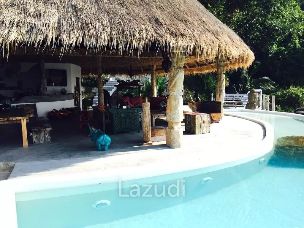 Balinese Bliss: Seaside Mountain Villa with a View