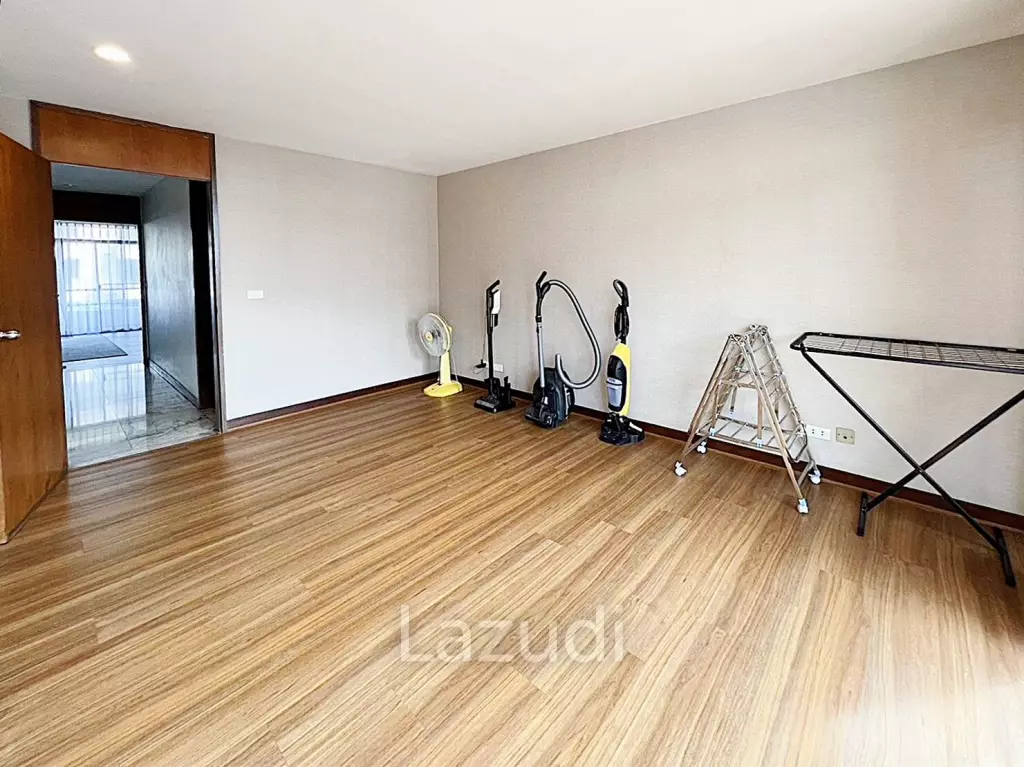 4 Bed 6 Bath 400 SQ.M Baan Green Town