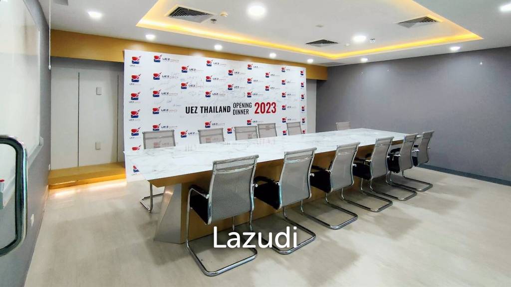 215 SQ.M Office for rent at CW Tower