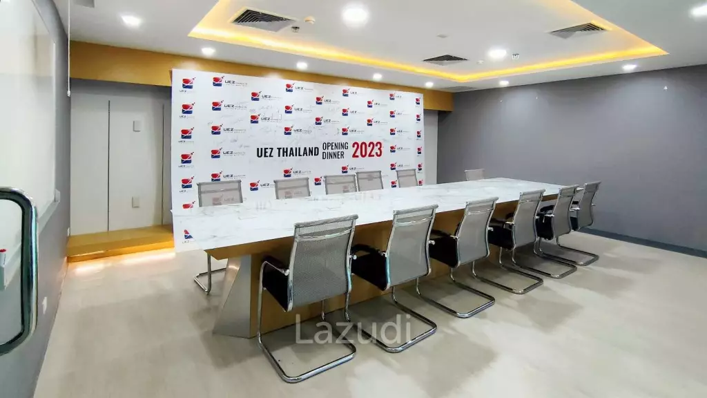 215 SQ.M Office for rent at CW Tower