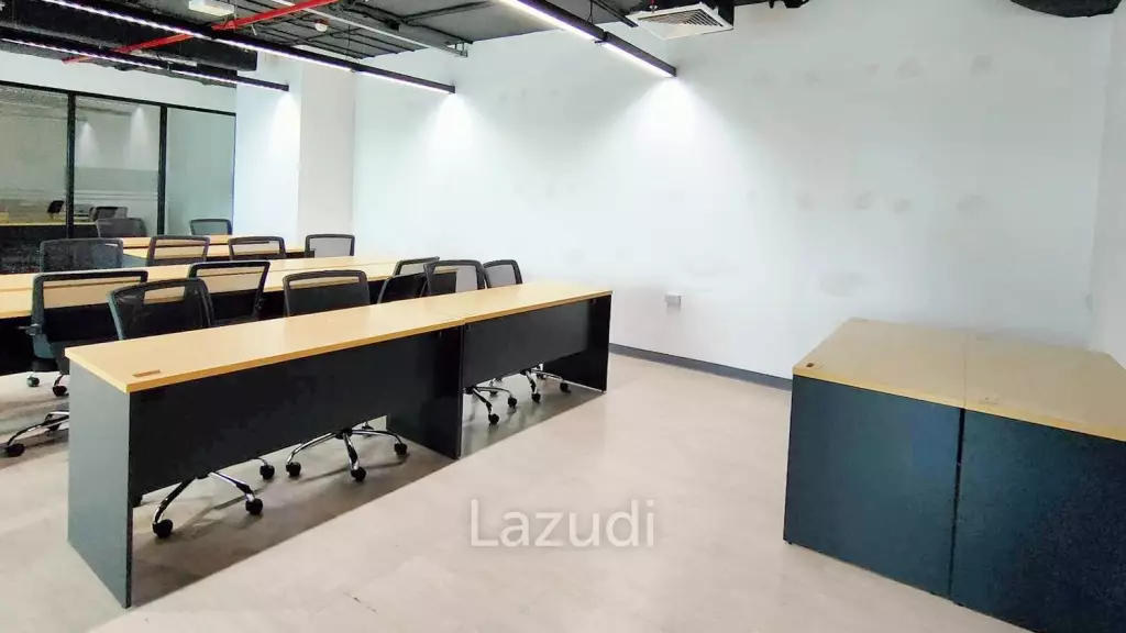 215 SQ.M Office for rent at CW Tower