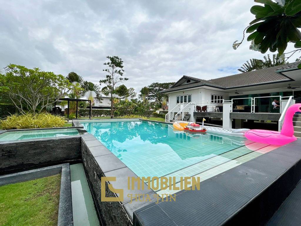 Luxury 3 Bedroom Pool Villa on Large Land Plot