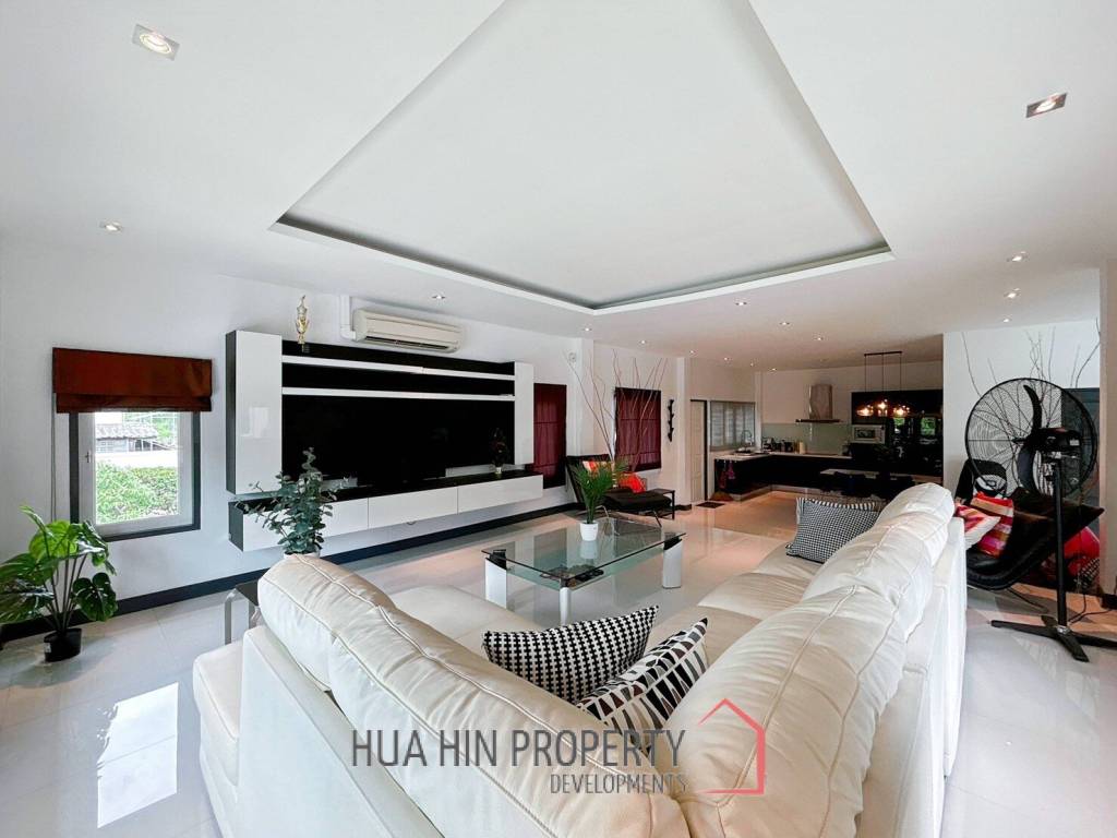 Luxury 3 Bedroom Pool Villa on Large Land Plot