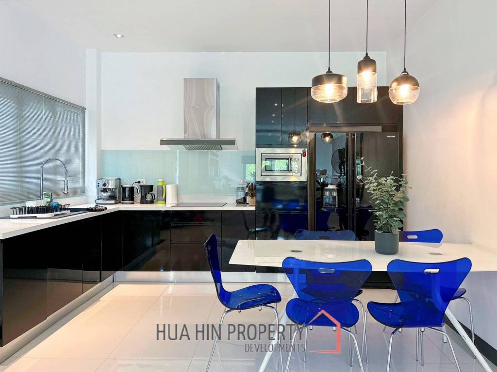 Luxury 3 Bedroom Pool Villa on Large Land Plot