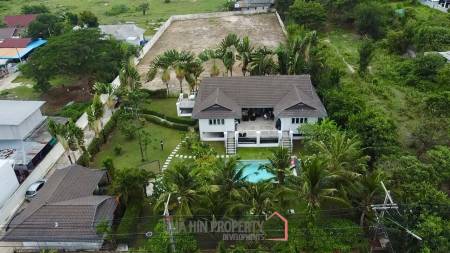 Luxury 3 Bedroom Pool Villa on Large Land Plot