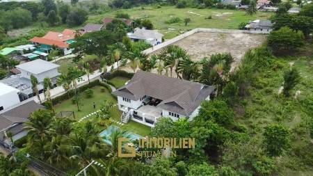 Luxury 3 Bedroom Pool Villa on Large Land Plot