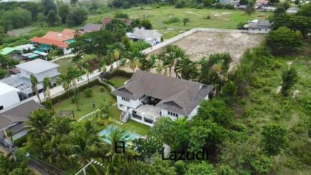 Luxury 3 Bedroom Pool Villa on Large Land Plot