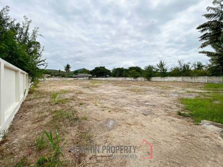 Luxury 3 Bedroom Pool Villa on Large Land Plot