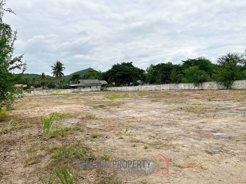 Luxury 3 Bedroom Pool Villa on Large Land Plot