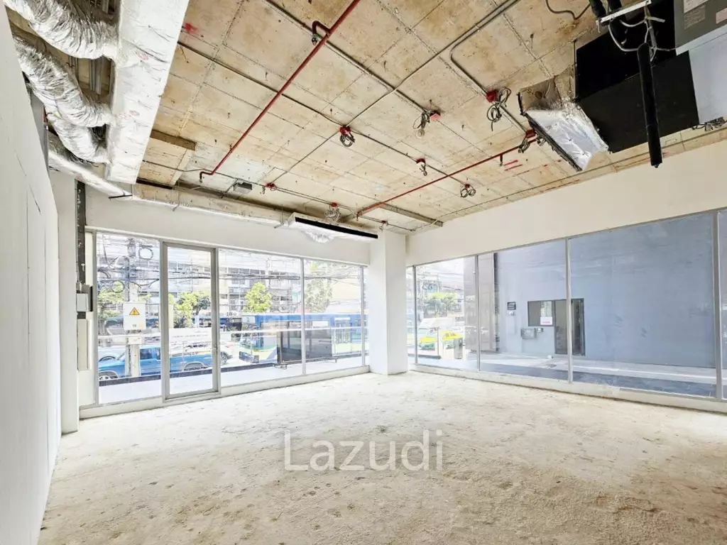 Retail space for rent at Summer Hub