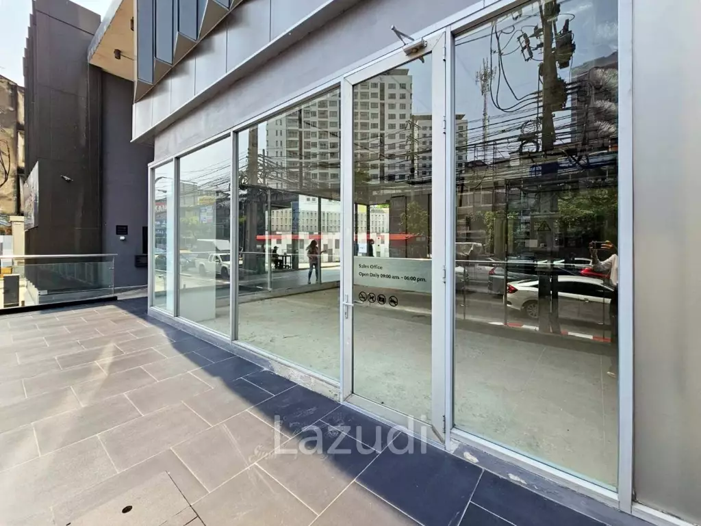 Retail space for rent at Summer Hub