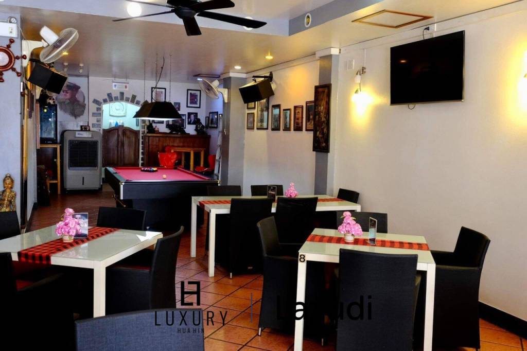 Prime Location: Restaurant Business with 12 Guest Rooms in Cha Am