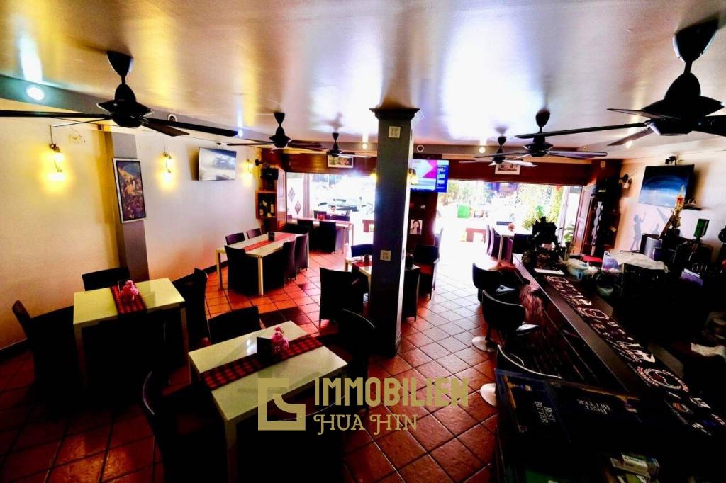 Prime Location: Restaurant Business with 12 Guest Rooms in Cha Am