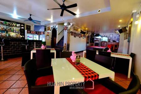 Prime Location: Restaurant Business with 12 Guest Rooms in Cha Am