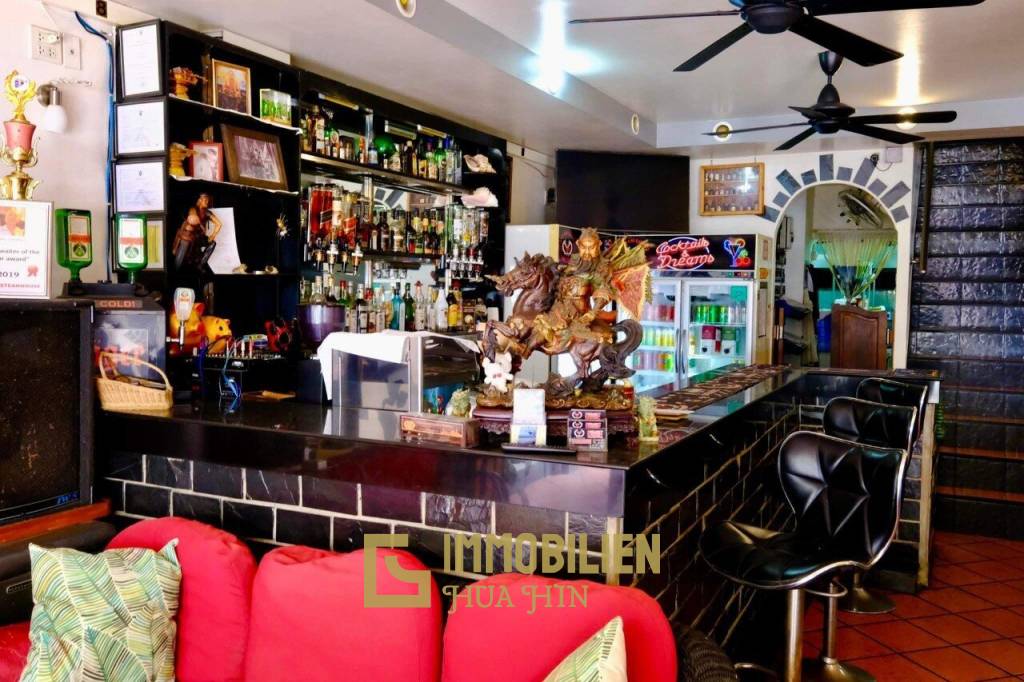 Prime Location: Restaurant Business with 12 Guest Rooms in Cha Am