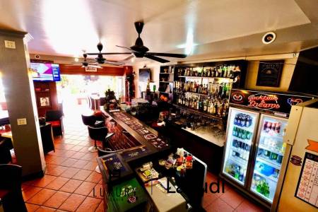 Prime Location: Restaurant Business with 12 Guest Rooms in Cha Am