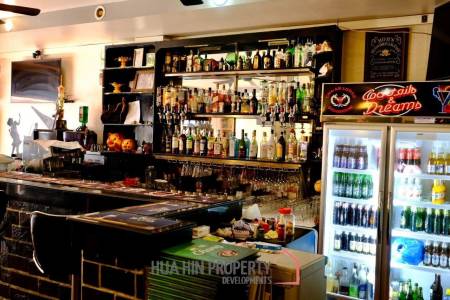 Prime Location: Restaurant Business with 12 Guest Rooms in Cha Am