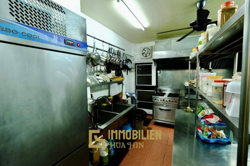 Prime Location: Restaurant Business with 12 Guest Rooms in Cha Am