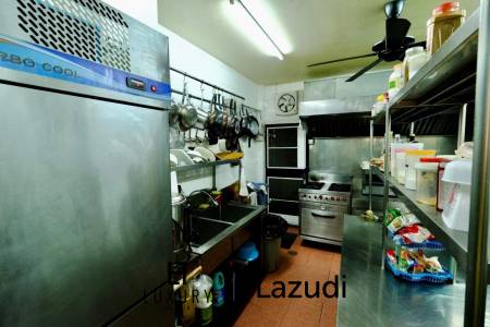 Prime Location: Restaurant Business with 12 Guest Rooms in Cha Am