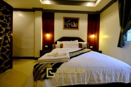 Prime Location: Restaurant Business with 12 Guest Rooms in Cha Am