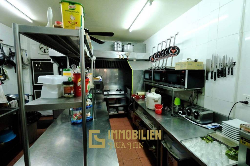 Prime Location: Restaurant Business with 12 Guest Rooms in Cha Am