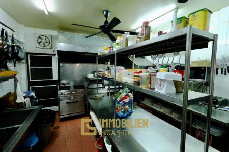 Prime Location: Restaurant Business with 12 Guest Rooms in Cha Am