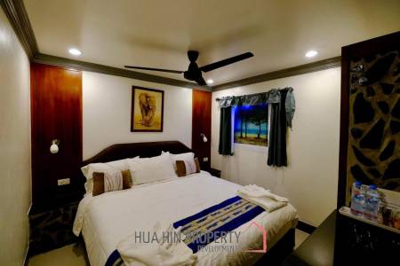 Prime Location: Restaurant Business with 12 Guest Rooms in Cha Am