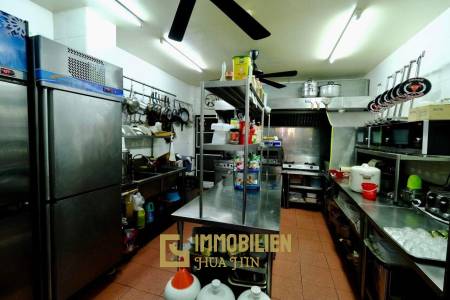 Prime Location: Restaurant Business with 12 Guest Rooms in Cha Am