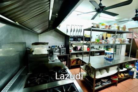 Prime Location: Restaurant Business with 12 Guest Rooms in Cha Am