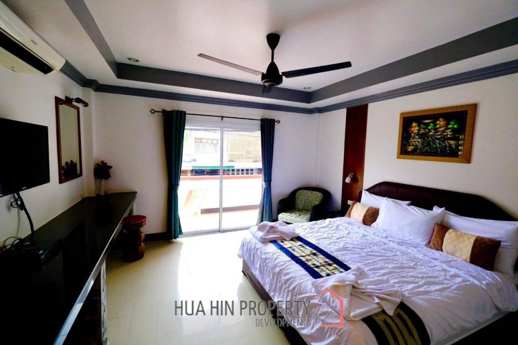 Prime Location: Restaurant Business with 12 Guest Rooms in Cha Am
