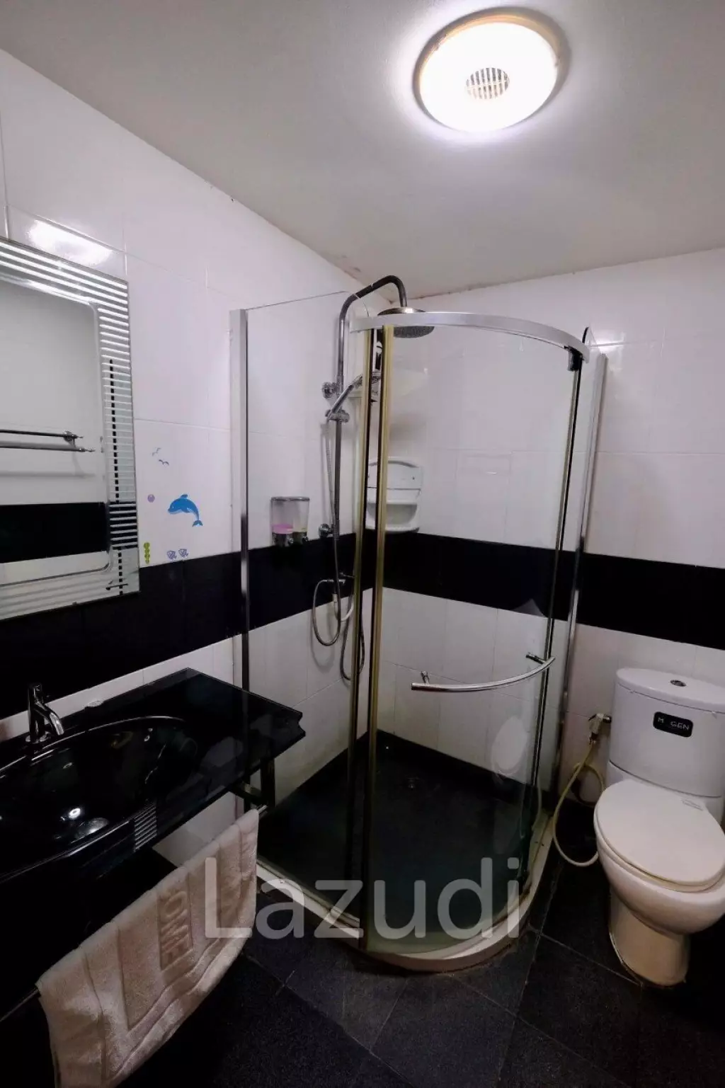 Prime Location: Restaurant Business with 12 Guest Rooms in Cha Am